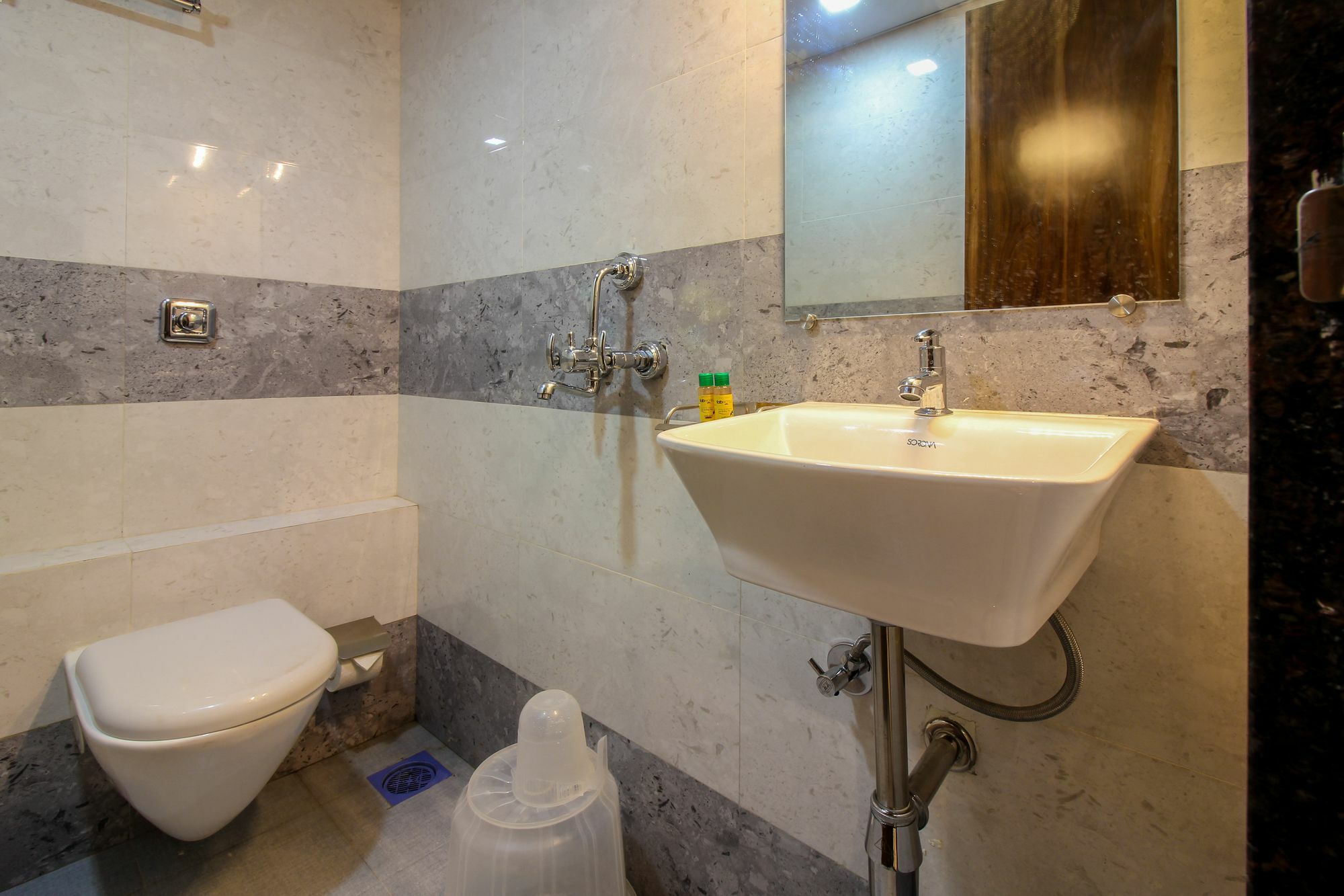 Fabhotel Amour - Nr Mumbai International Airport Bombaim Exterior foto