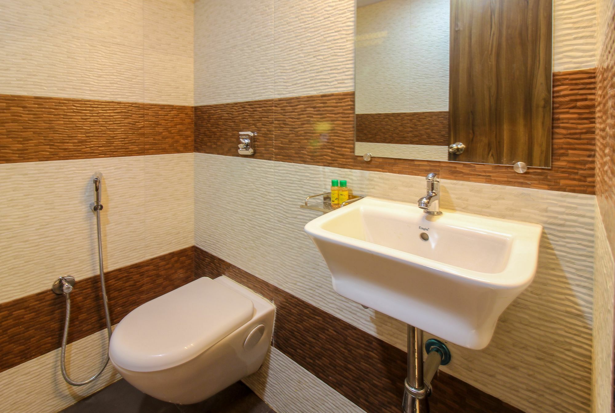 Fabhotel Amour - Nr Mumbai International Airport Bombaim Exterior foto